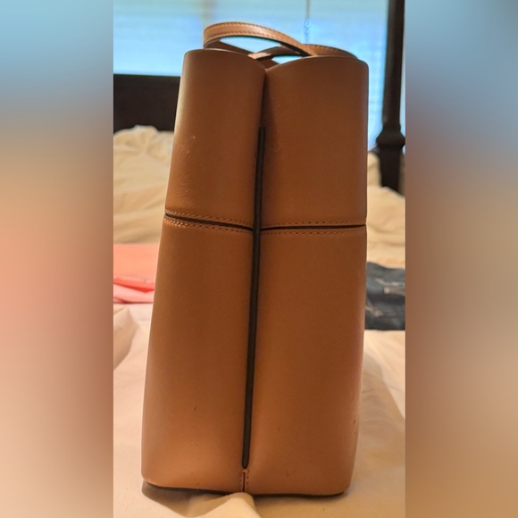 Tory Burch block T triple compartment tote Color British Tan NWOT - Picture 6 of 10